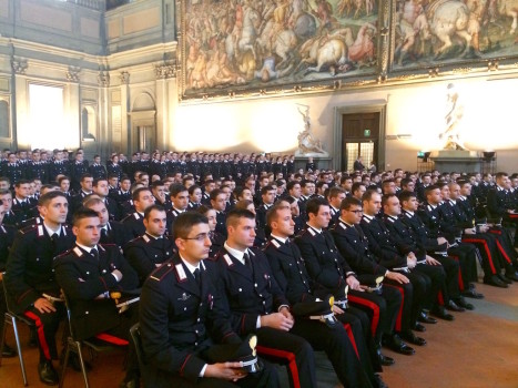 Allievi della Scuola Marescialli nel salone dei Cinquecento a Palazzo Vecchio