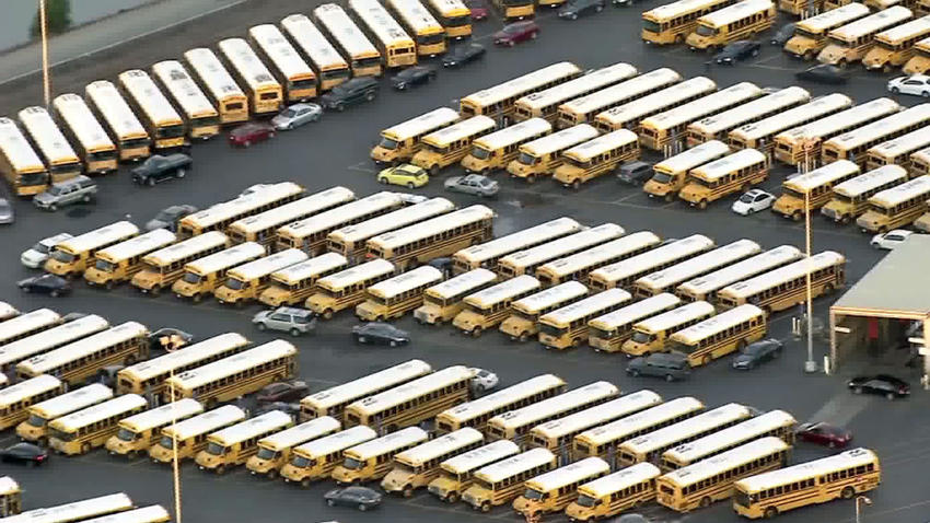 Bus school fermi a Los Angeles dopo l'allarme bomba