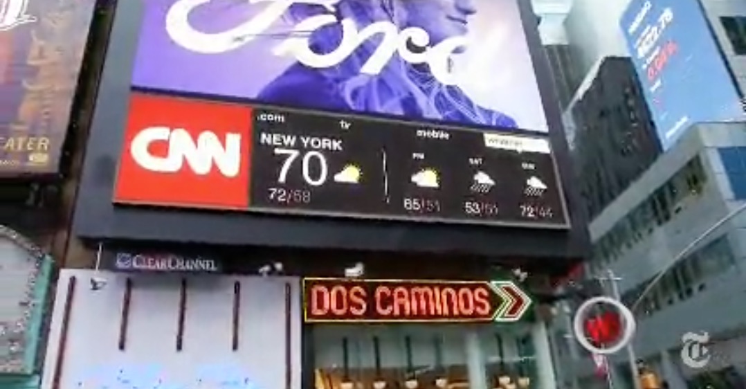 70 gradi fahrenheit a Times Square a MìNew York, pari a 21 gradi