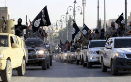 Un corteo di auto (nuovissime) dell'Isis