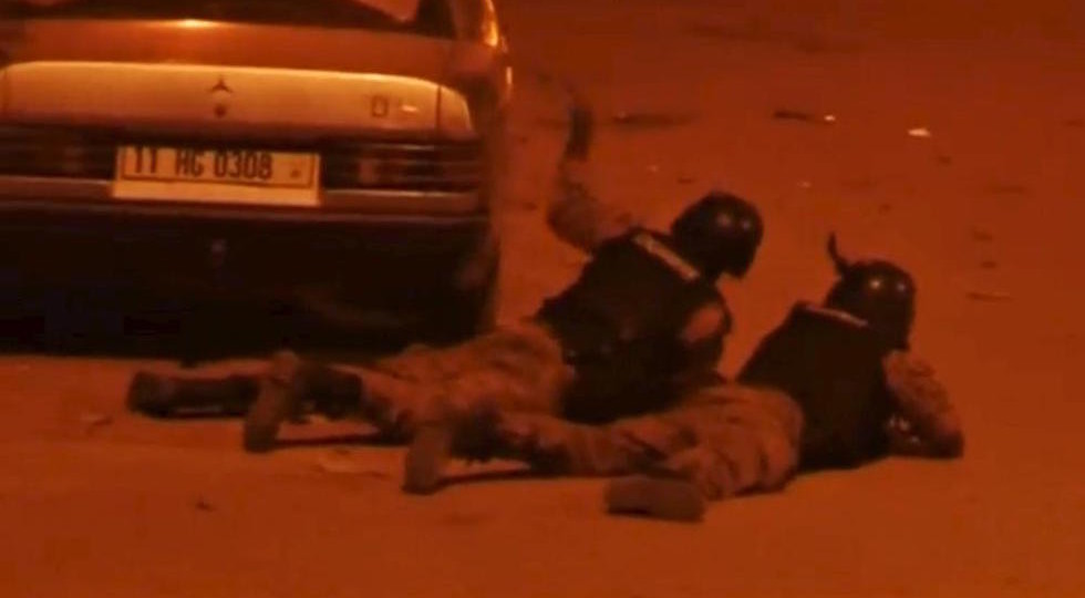 Soldati del Burkina Faso durante l'attacco terroristico a Ouagadougu