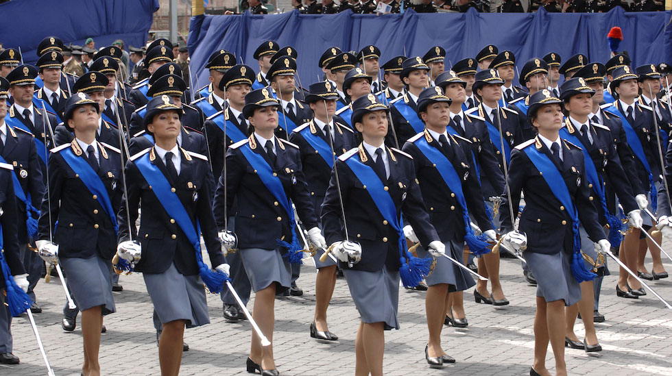 Giovani allievi funzionari della Polizia di Stato