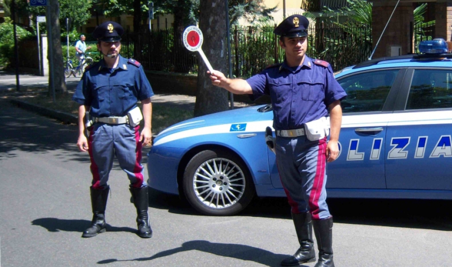 Un posto di blocco della Polizia stradale