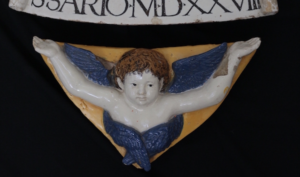 Un particolare del bassorilievo di Barga