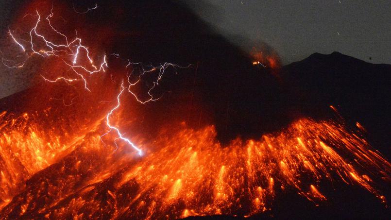 Una fase dell'eruzione del vulcano Sakurajima