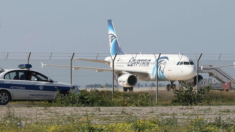 L'aereo Egyptair dirottato a Cipro