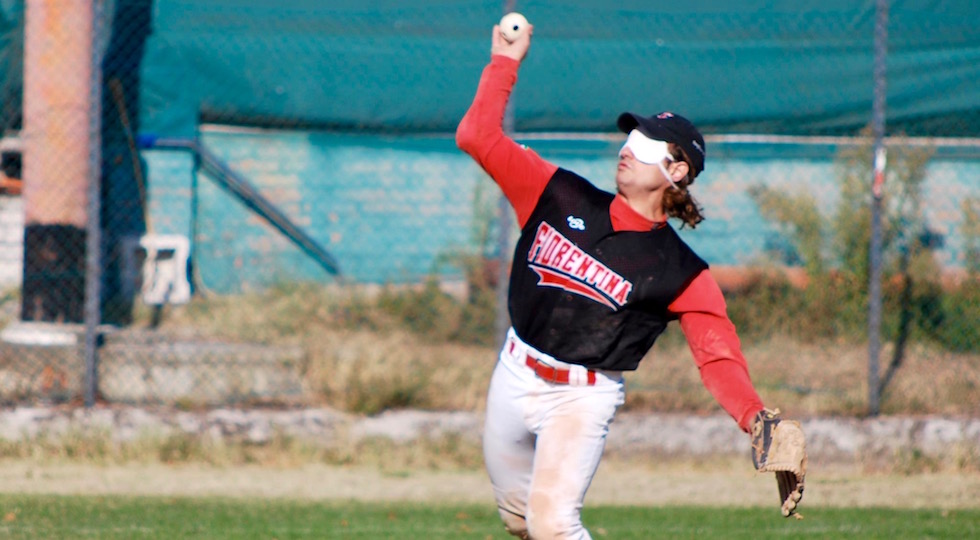 Un giocatore non vedente durante una partita di baseball