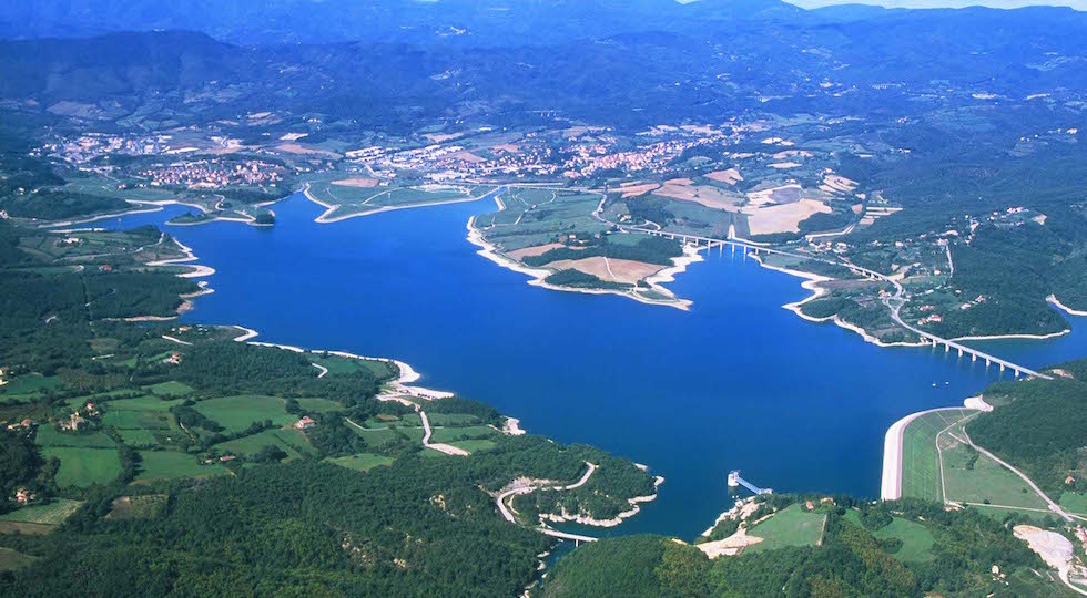 Il lago di Bilancino nel Mugello