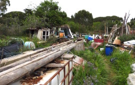 La discarica si trova a circa 2 chilometri dal Santuario di Montenero