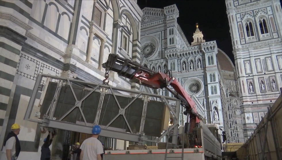 Ore 22,30 del 15 aprile 2016: la Porta Sud lascia il Battistero di Firenze