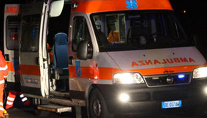 I tre feriti sono stati portati all'ospedale di Santa Maria Nuova