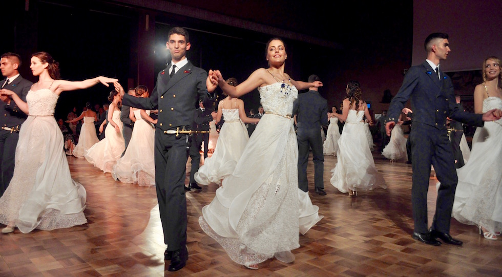 Il ballo delle debuttanti 2016 alla Scuola Aeronautica Douhet
