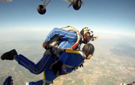 Il lancio di Giacomo e del suo istruttore da 4000 metri nel 2015