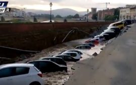 La voragine sul Lungarno Torregiani a Firenze