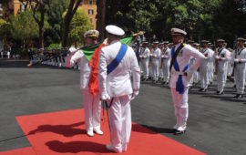 L'ammiraglio Giraldelli ha ricevuto la Bandiera dall'ammiraglio De Giorgi