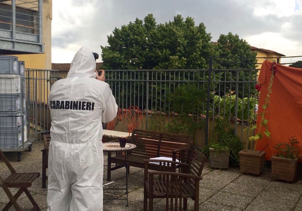 I rilievi dei Carabinieri sul luogo del dramma