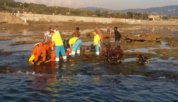 L'intervento dei soccorritori a Livorno