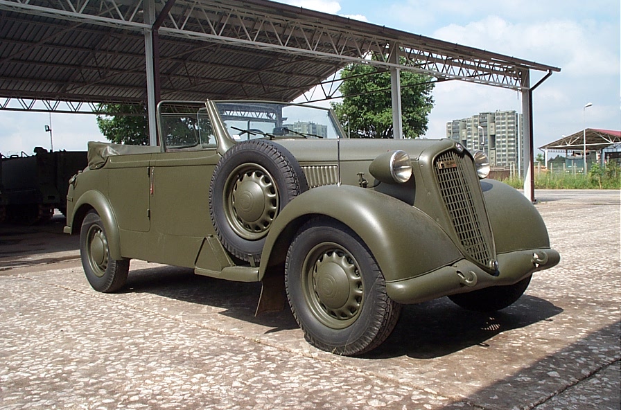 Alfa Romeo "6C 2500 Coloniale" nel Museo della Motorizzazione Militare a Roma