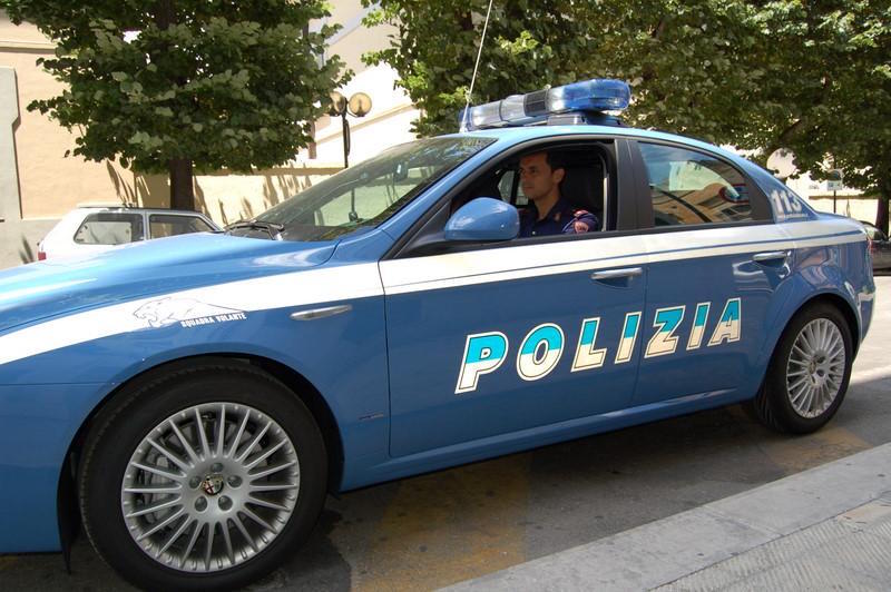 Una volante della Polizia di Stato