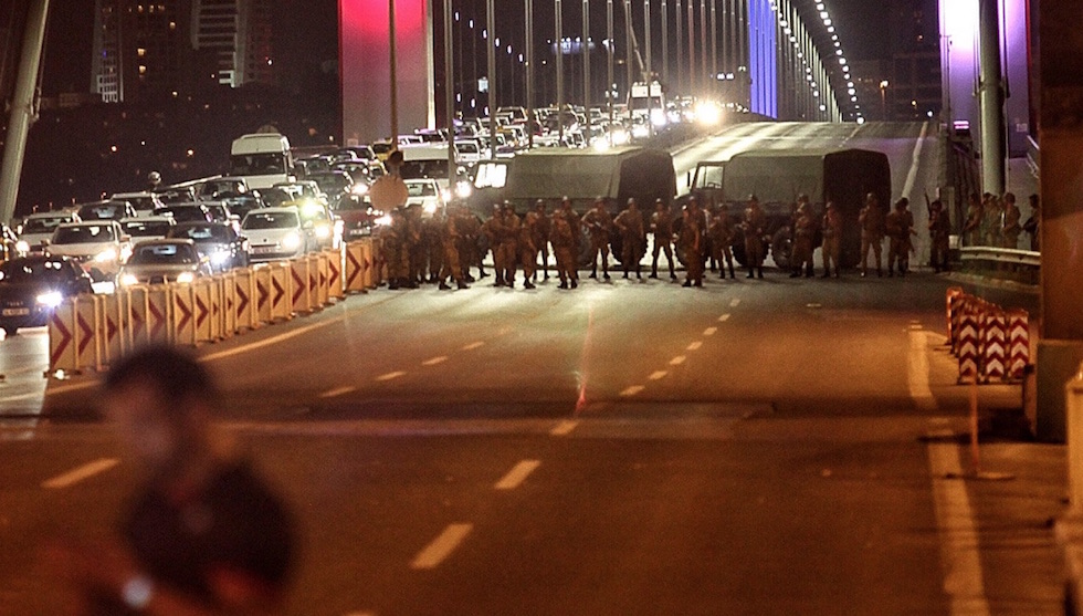 Ponti sul Bosforo bloccati dall'Esercito