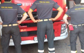 Le nuove magliette grigie dei Vigili del Fuoco
