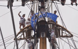 Gli allievi del corso Ateires sugli alberi di Nave Vespucci