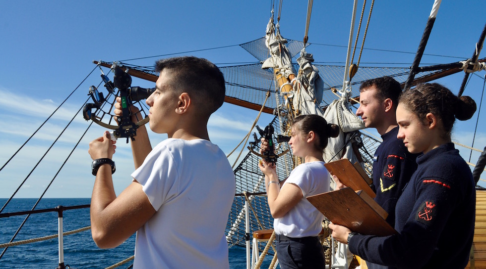 Cadetti dell'Accademia Navale su Nave Vespucci
