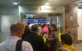 Code all'ufficio bagagli smarriti all'Aeroporto Vespucci di Firenze