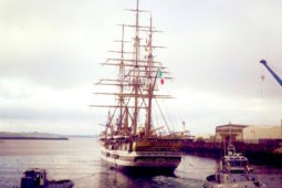 Partenza del Vespucci da Brest (Foto JF Jaouen)