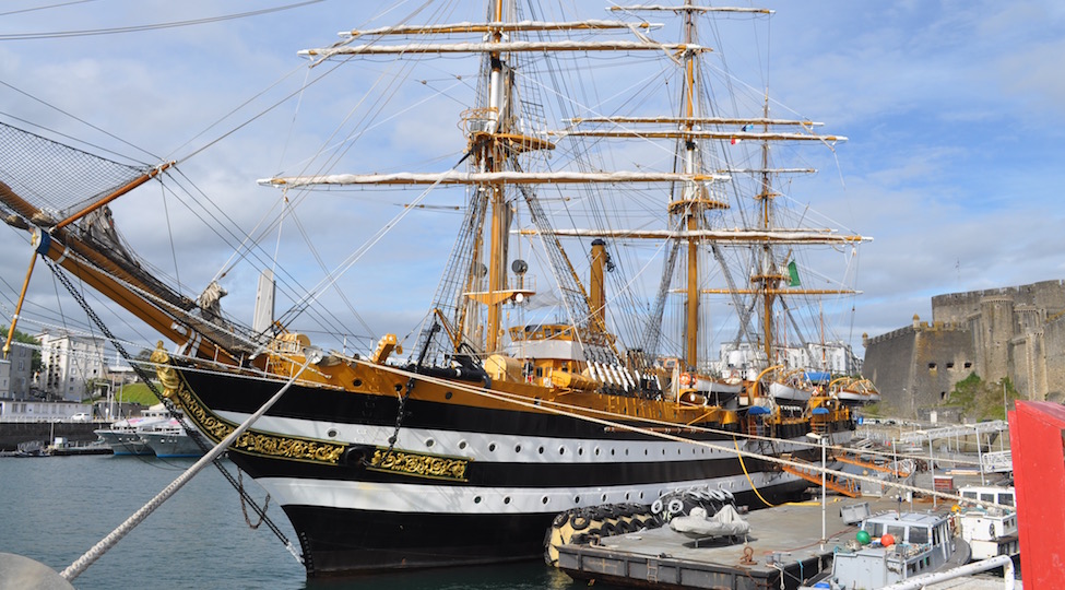 Nave Vespucci ormeggiata a Brest