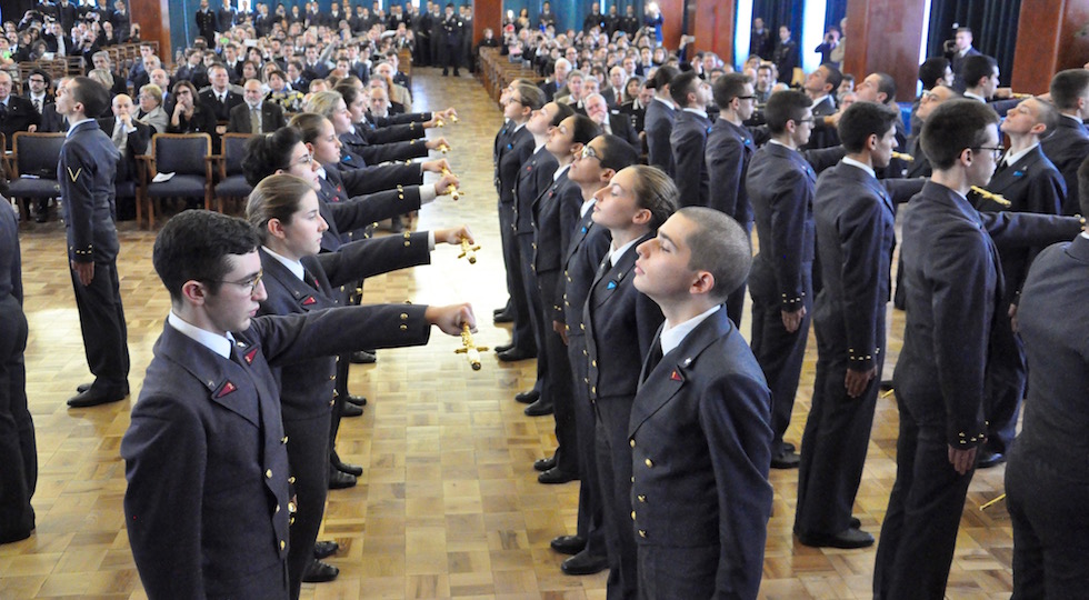 Gli allievi del 1° anno della Douhet ricevono lo spadino