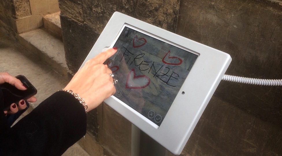 Il tablet per i graffiti digitali sul Campanile di Giotto