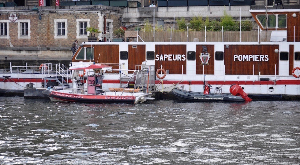 Una postazione dei Sapeurs-Pompiers nei pressi di Notre Dame