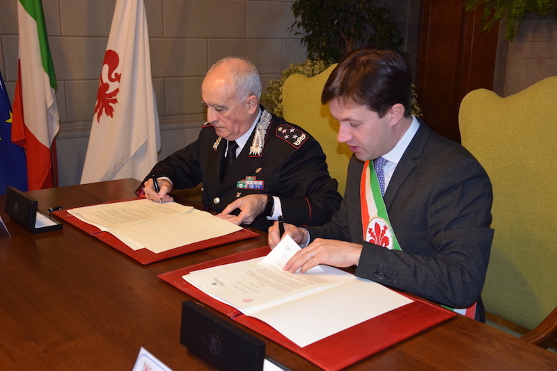 Il generale Tullio Del Sette e il sindaco Dario Nardella