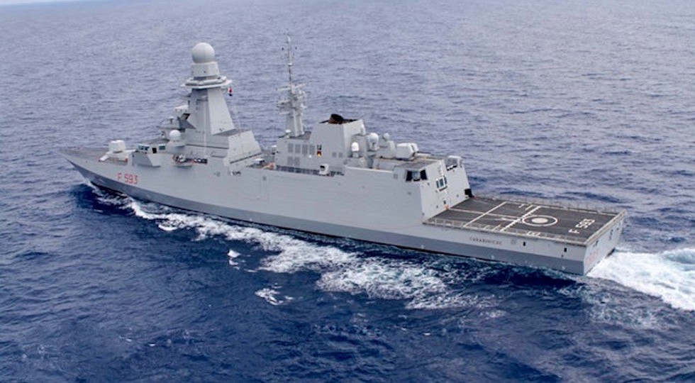 La Fregata multiruolo Carabiniere (F593) in navigazione