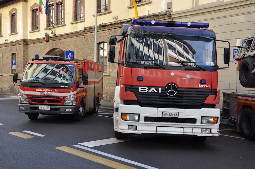 Automezzi dei Vigili del Fuoco fuori della Centrale di Firenze nella giornata du Santa Barbara