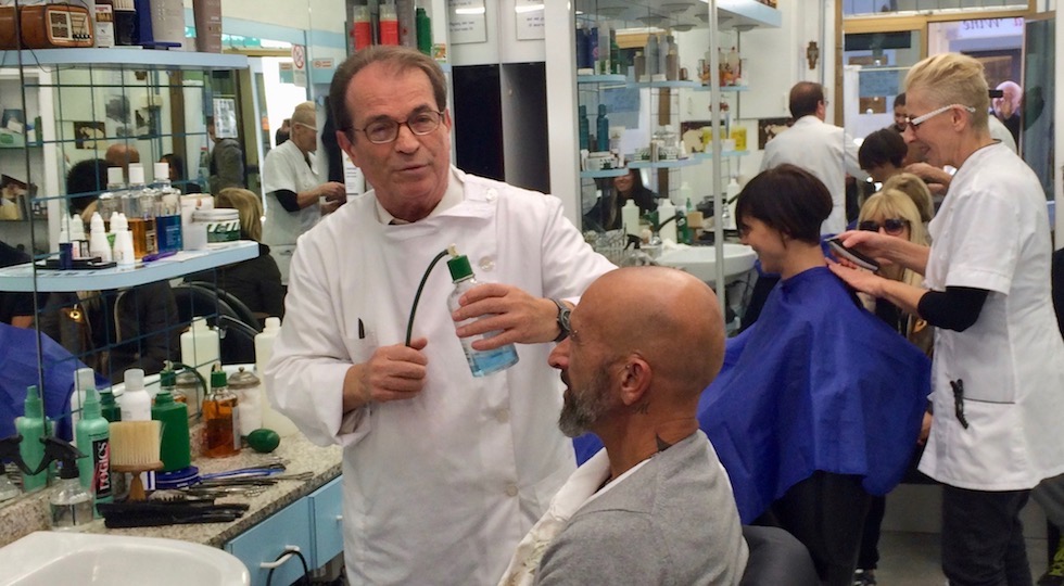 Domenico Di Mascolo nel suo negozio in via Faenza