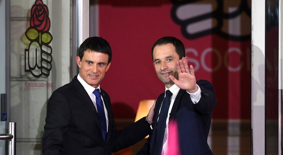 Manuel Valls e Benoit Hamon, vincitore delle primarie della sinistra in Francia