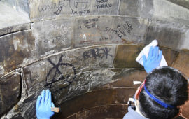 Lavori di pulizia delle scale della cupola del Duomo (foto concessa da Opera del Duomo Firenze/ Claudio Giovannini)