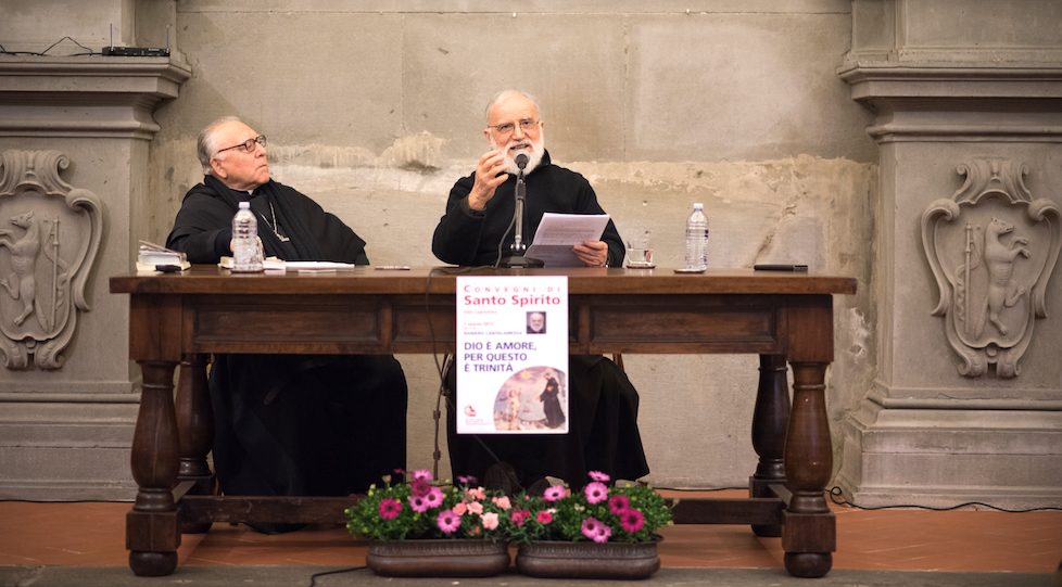 da sin. Monsignor Giovanni Scanavino e Padre Raniero Cantalamessa