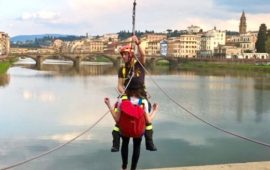 Il salvataggio dell'incauto turista che voleva attraversare l'Arno