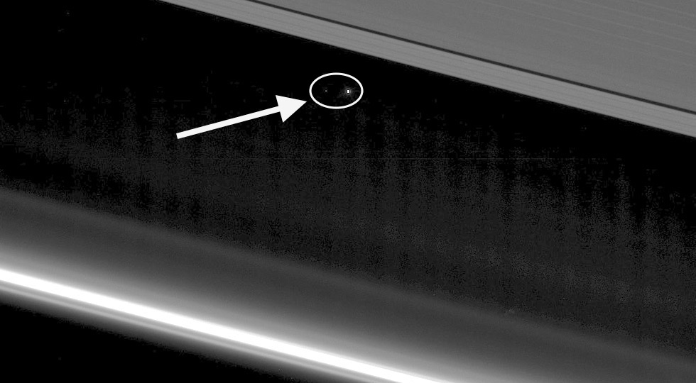 Terra e Luna viste da Saturno