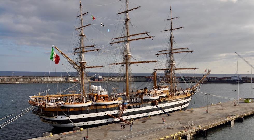 Nave Vespucci ormeggiata a Ponta Delgada nelle Isole Azzorre