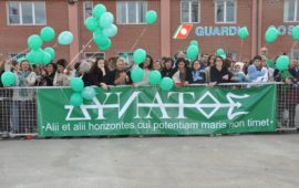 Familiari in attesa degli allievi del Corso Dunatos dell'Accademia Navale