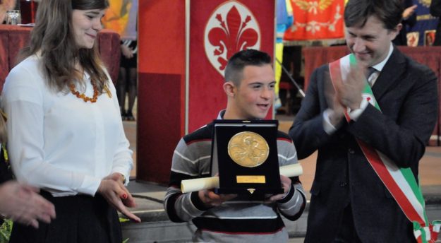 Valerio Catola, 17anni, applaudito dal sindaco Dario Nardella