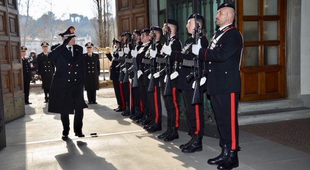 Il generale Tullio Del Sette al suo arrivo alla caserma Baldissera