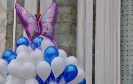 Tanti palloncini ai funerali della piccola Sofia, la bambina "farfalla"