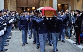 Sovrintendente Capo Giovanni Politi all'uscita dalla basilica della Santissima Annunziata