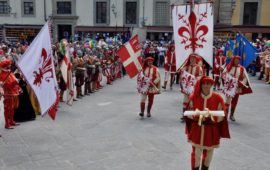 Il corteo storico con i ceri per San Lorenzo