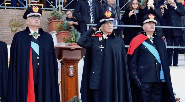 Il comandante generale dei Carabinieri Giovanni Nistri (al centro) alla cerimonia di avvicendamento al Cutfaa